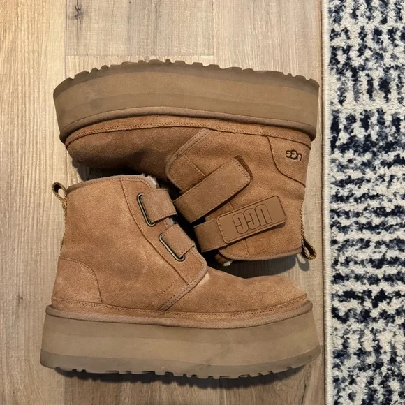 UGG Nuemel Platform Boots - Picture 2 of 7